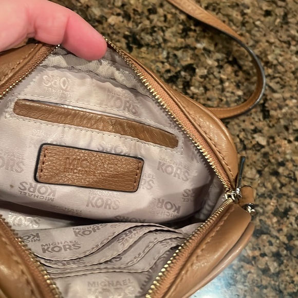 MICHAEL KORS TAN BROWN LEATHER CHAIN- LINK MINI CROSS-BODY BAG - Picture 6 of 6